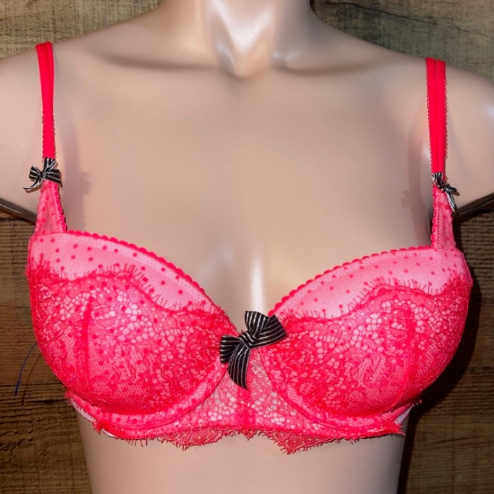 Victoria’s Secret vintage very sexy balconette hot pink lace bra
